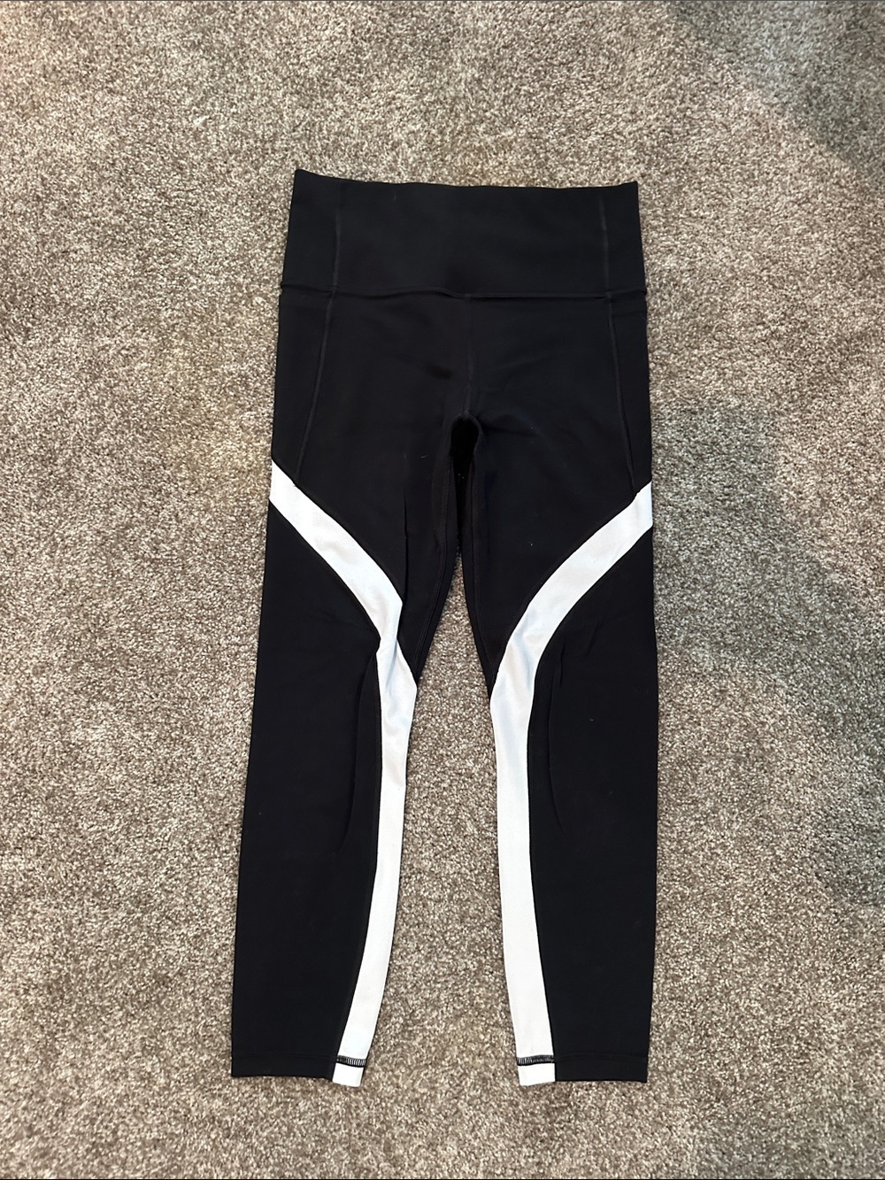 Athleta Black Salutation Stash Pocket 7/8 Tights